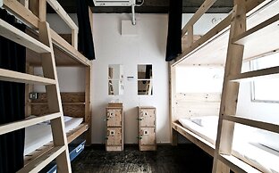 NEW WORLD INN - Hostel