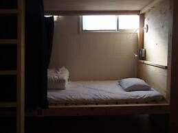 NEW WORLD INN - Hostel