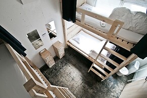 NEW WORLD INN - Hostel