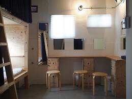 NEW WORLD INN - Hostel