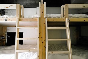 NEW WORLD INN - Hostel