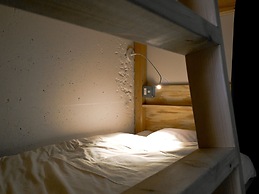 NEW WORLD INN - Hostel