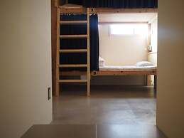 NEW WORLD INN - Hostel