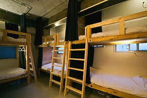 NEW WORLD INN - Hostel