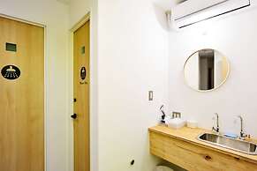 NEW WORLD INN - Hostel