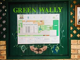 On The Wallaby Eco Lodge - Hostel