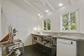 Port Douglas Cottage and Lodge