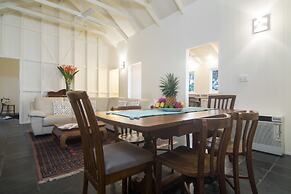 Port Douglas Cottage and Lodge