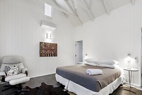 Port Douglas Cottage and Lodge