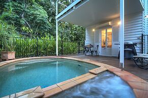 Port Douglas Cottage and Lodge