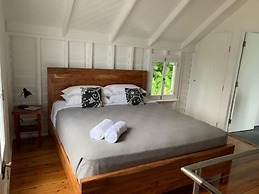 Port Douglas Cottage and Lodge