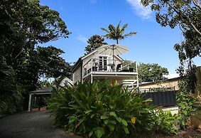 Port Douglas Cottage and Lodge