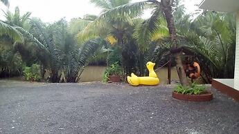 Rim Nam Lomyen Resort