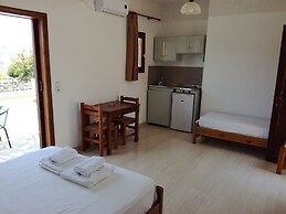 Karmi Studios & Apartments