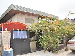 Deke Hotel and Suites