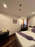 Log Cabin Hotel-Baguio