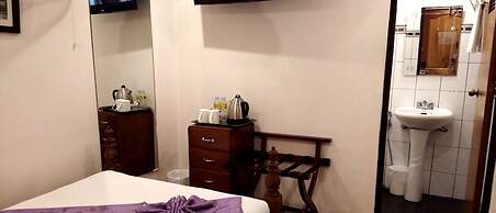 Log Cabin Hotel-Baguio