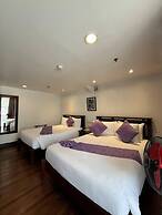Log Cabin Hotel-Baguio
