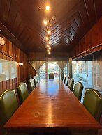 Log Cabin Hotel-Baguio