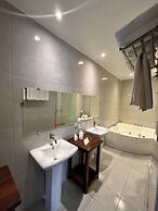Log Cabin Hotel-Baguio