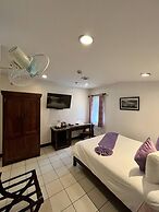 Log Cabin Hotel-Baguio