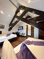 Log Cabin Hotel-Baguio