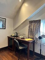 Log Cabin Hotel-Baguio
