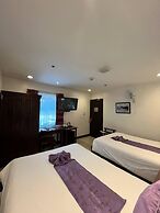 Log Cabin Hotel-Baguio