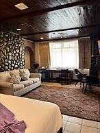 Log Cabin Hotel-Baguio