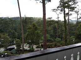 Log Cabin Hotel-Baguio