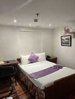 Log Cabin Hotel-Baguio