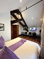 Log Cabin Hotel-Baguio