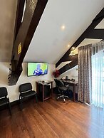 Log Cabin Hotel-Baguio