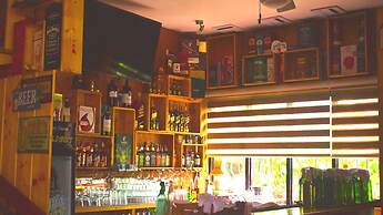 Log Cabin Hotel-Baguio