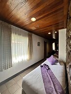 Log Cabin Hotel-Baguio