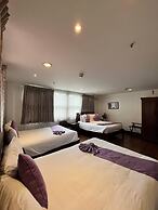 Log Cabin Hotel-Baguio