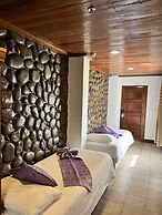 Log Cabin Hotel-Baguio