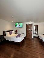 Log Cabin Hotel-Baguio