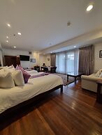 Log Cabin Hotel-Baguio