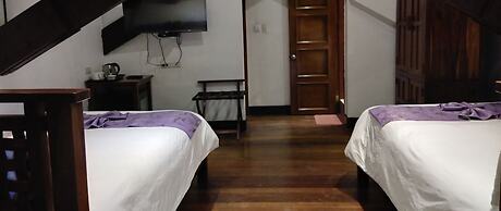Log Cabin Hotel-Baguio