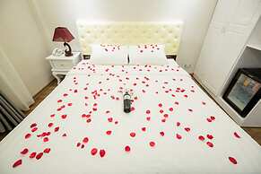 Little Hanoi Deluxe Hotel