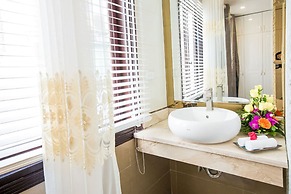 Little Hanoi Deluxe Hotel