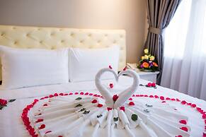 Little Hanoi Deluxe Hotel