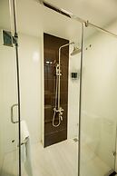 Little Hanoi Deluxe Hotel