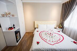 Little Hanoi Deluxe Hotel