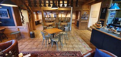 The Aarburg Hotel & Café