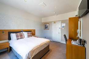 OYO The Red Lion Hotel