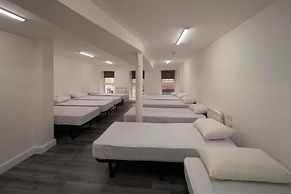 OYO The Red Lion Hotel