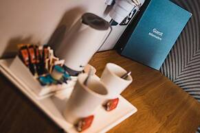 OYO The Red Lion Hotel