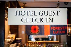 OYO The Red Lion Hotel